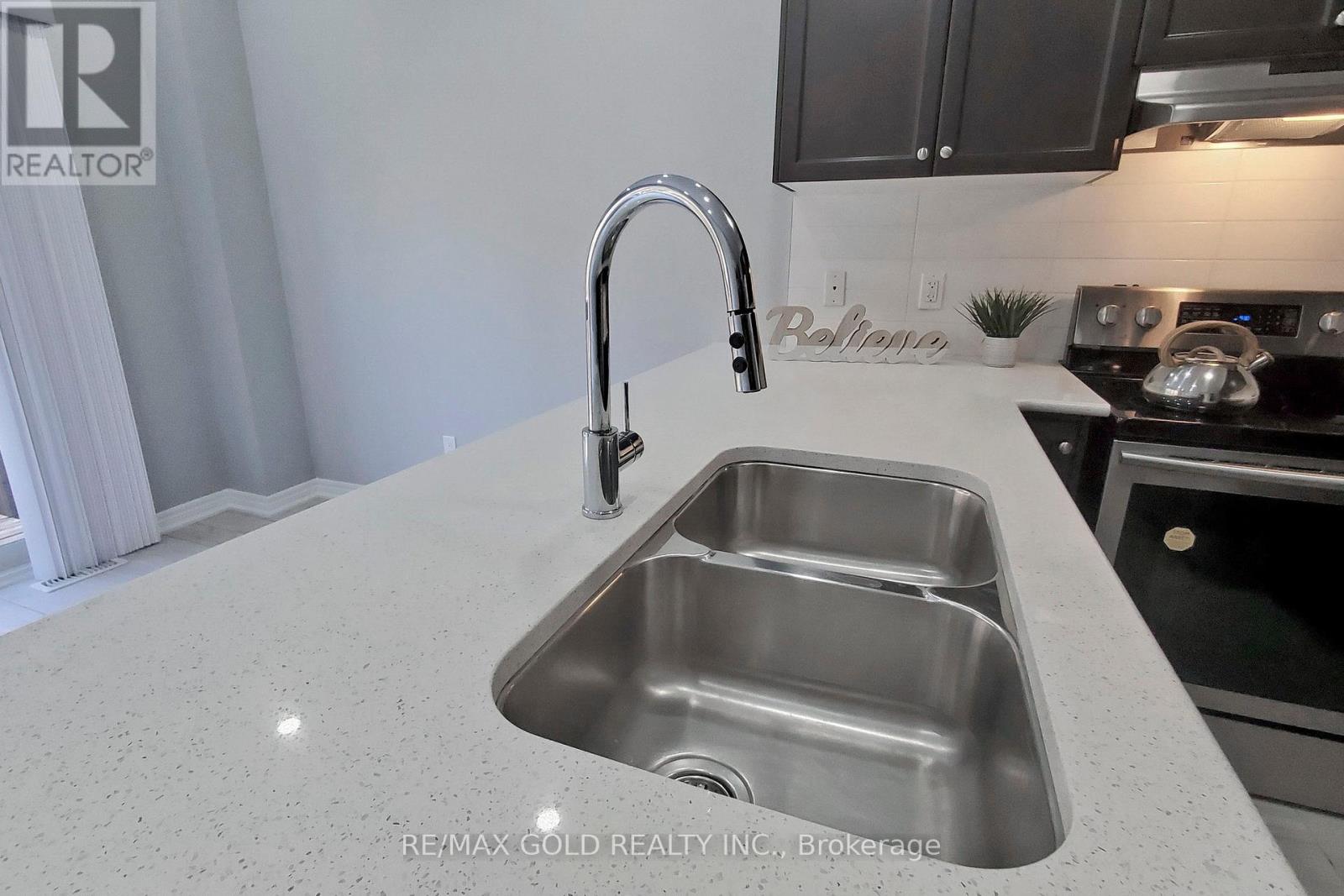 9 Lobelia Street, Brampton, Ontario  L6R 3Z6 - Photo 9 - W12608470