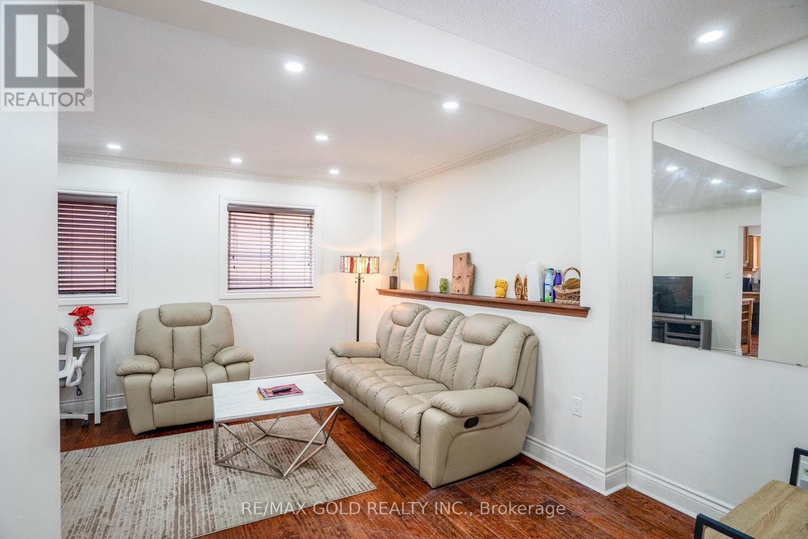 5563 Lockengate Court, Mississauga, Ontario  L5R 3M8 - Photo 7 - W12608472