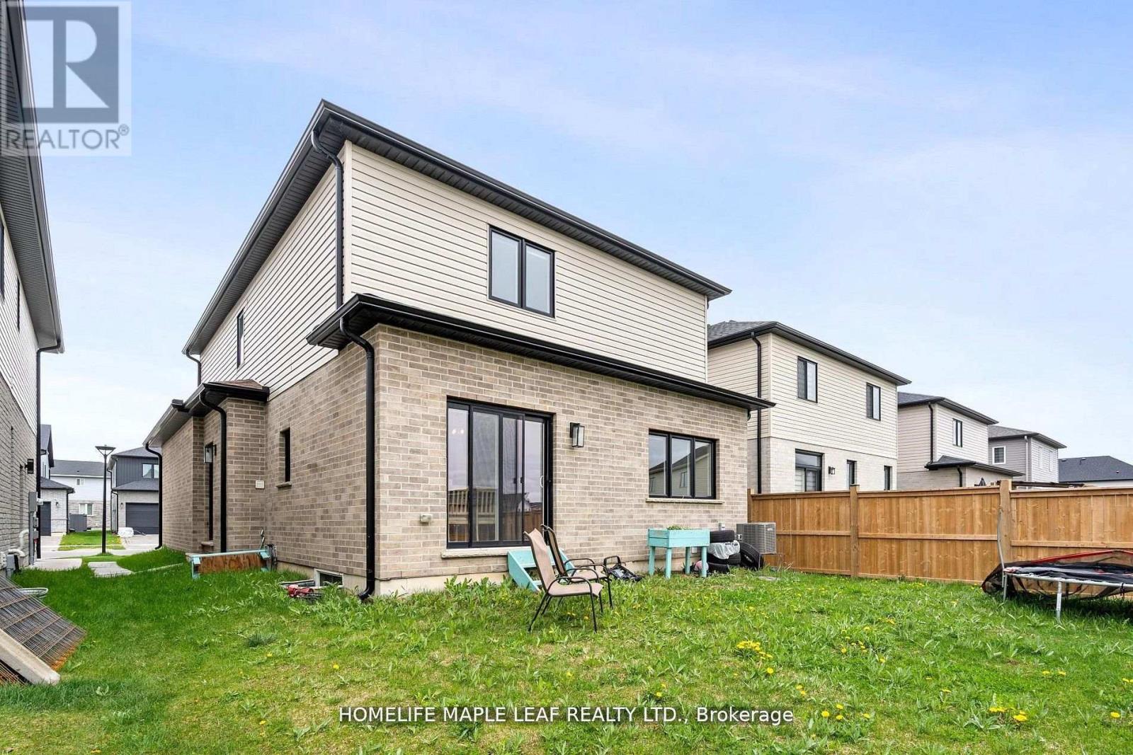 93 Middleton Avenue, London South, Ontario  N6L 0G4 - Photo 34 - X12608464