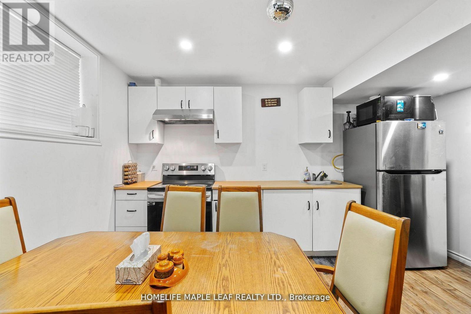 93 Middleton Avenue, London South, Ontario  N6L 0G4 - Photo 9 - X12608464