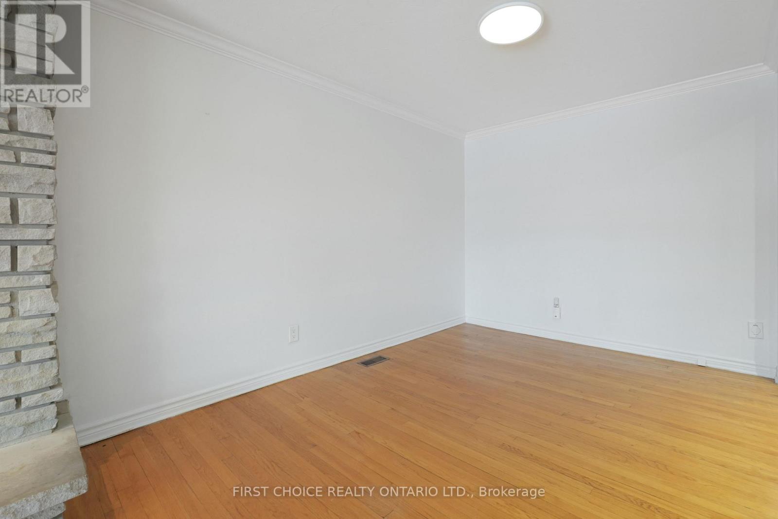 1753 Heron Road, Ottawa, Ontario K1V 6A2 - Photo 10 - X12608502