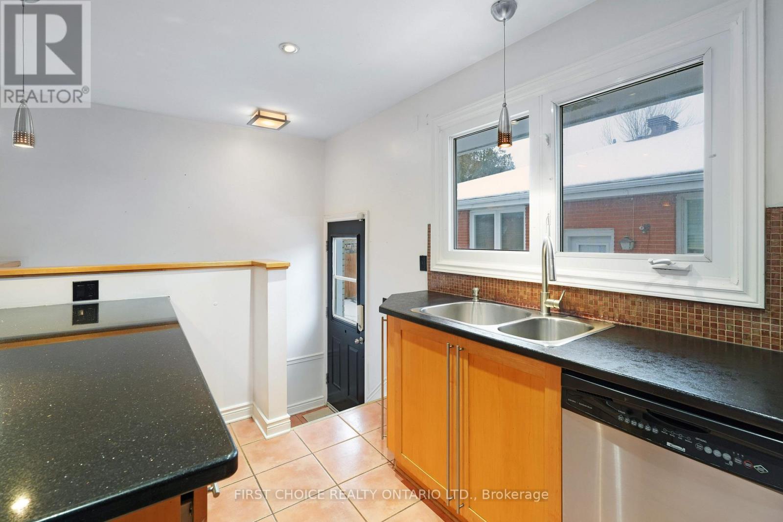 1753 Heron Road, Ottawa, Ontario K1V 6A2 - Photo 12 - X12608502