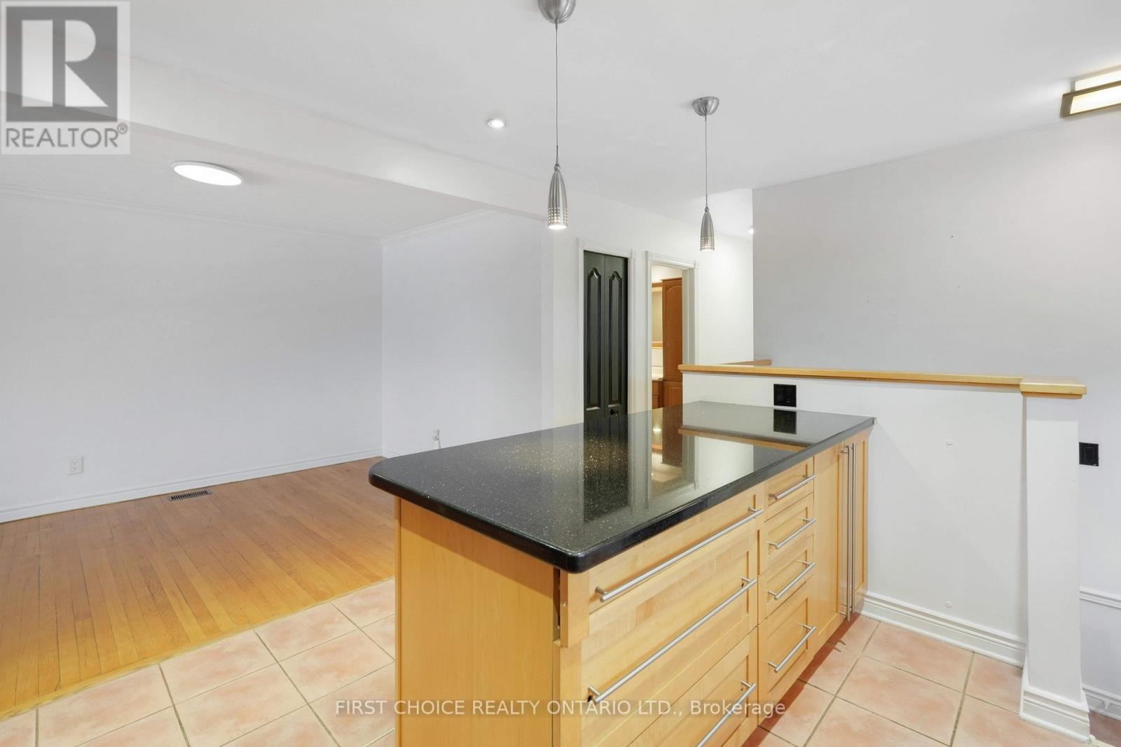 1753 Heron Road, Ottawa, Ontario K1V 6A2 - Photo 17 - X12608502