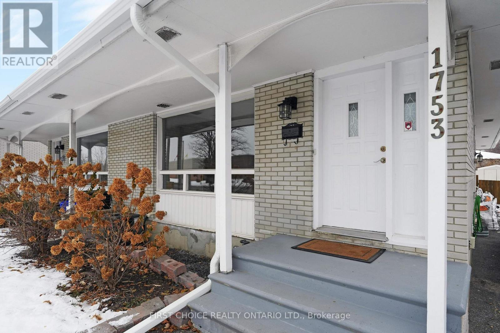 1753 Heron Road, Ottawa, Ontario K1V 6A2 - Photo 3 - X12608502