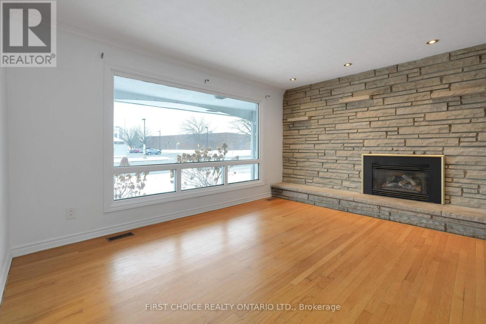 1753 Heron Road, Ottawa, Ontario K1V 6A2 - Photo 6 - X12608502