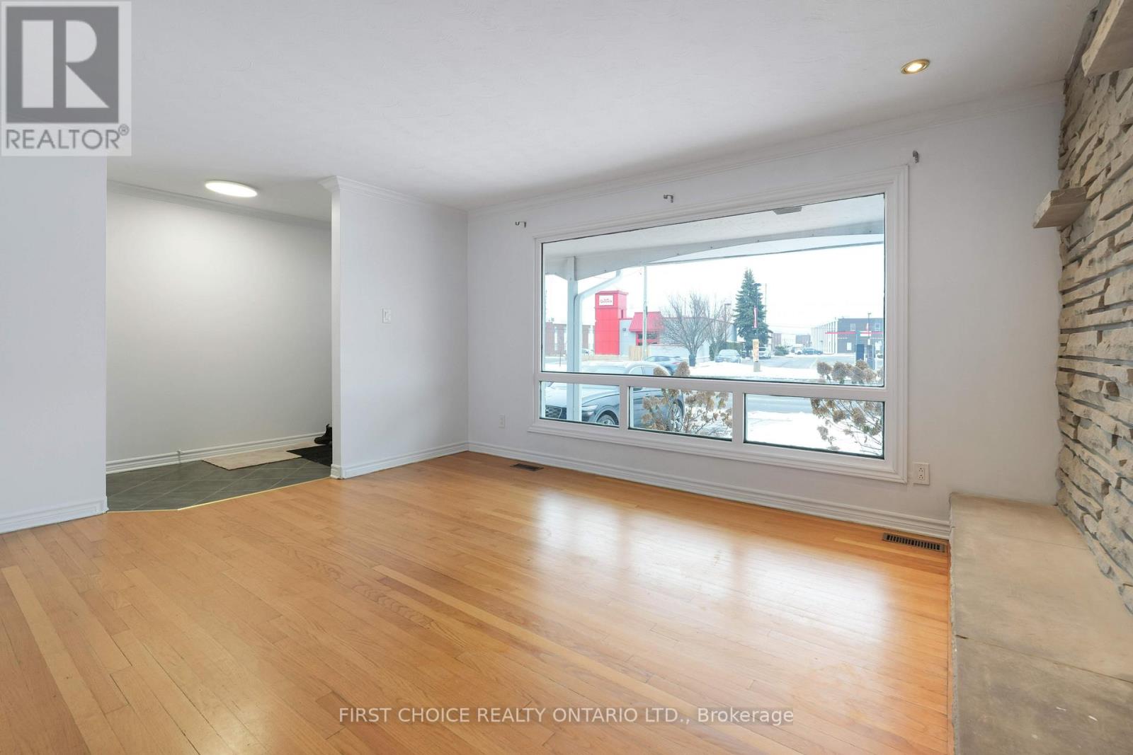 1753 Heron Road, Ottawa, Ontario K1V 6A2 - Photo 7 - X12608502