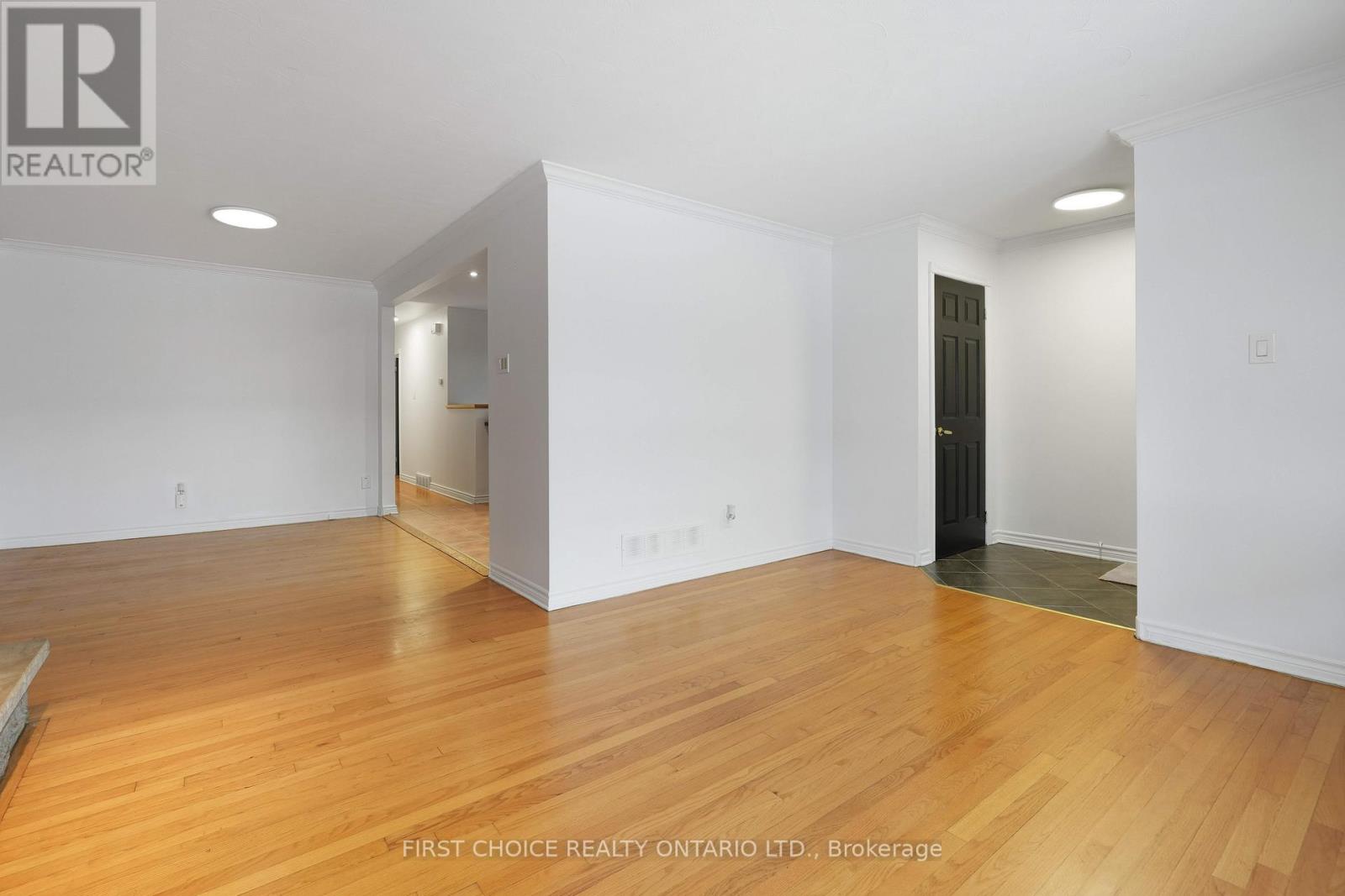 1753 Heron Road, Ottawa, Ontario K1V 6A2 - Photo 8 - X12608502