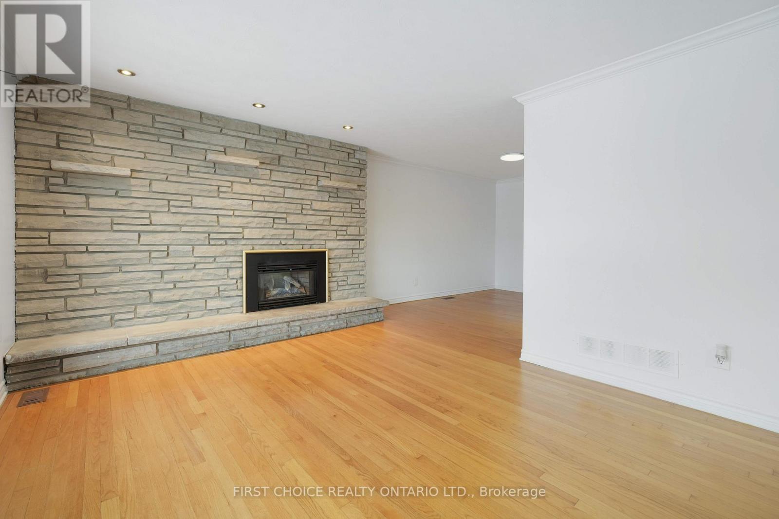 1753 Heron Road, Ottawa, Ontario K1V 6A2 - Photo 9 - X12608502