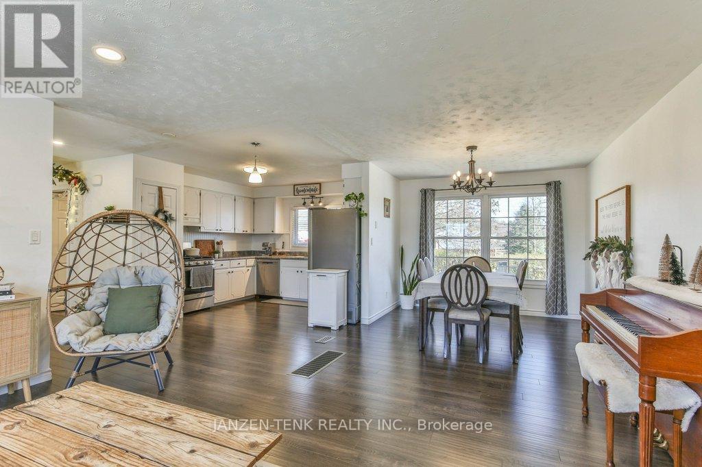 Photo 17 of 40 for 107 Fourth Avenue