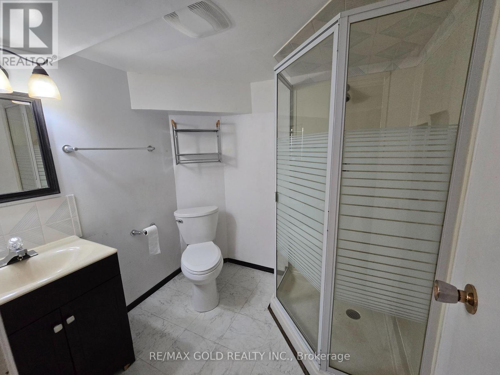 69 Alexandria Crescent, Brampton (Avondale), Ontario  L6T 1N2 - Photo 17 - W12608496