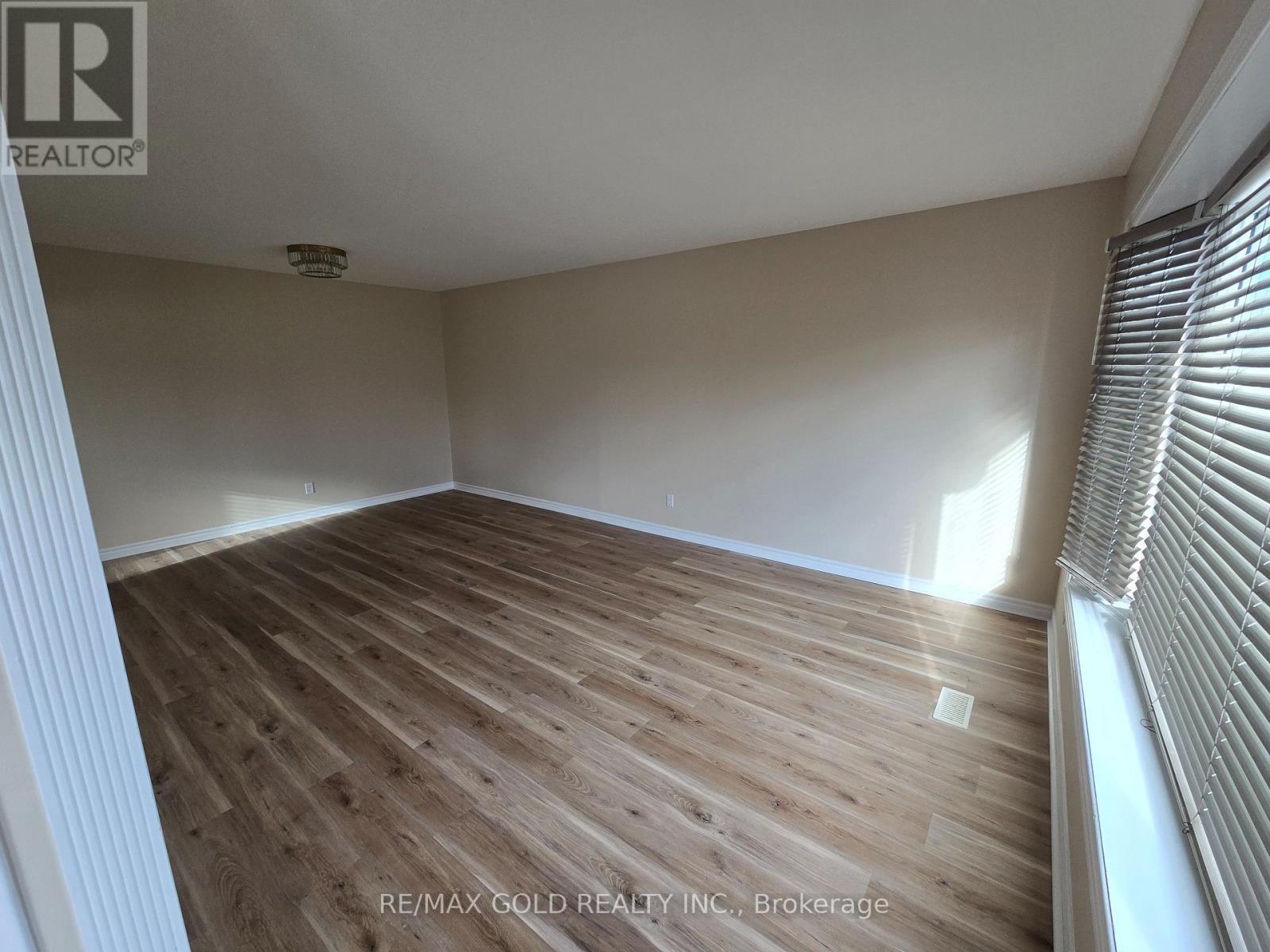 69 Alexandria Crescent, Brampton, Ontario  L6T 1N2 - Photo 3 - W12608496