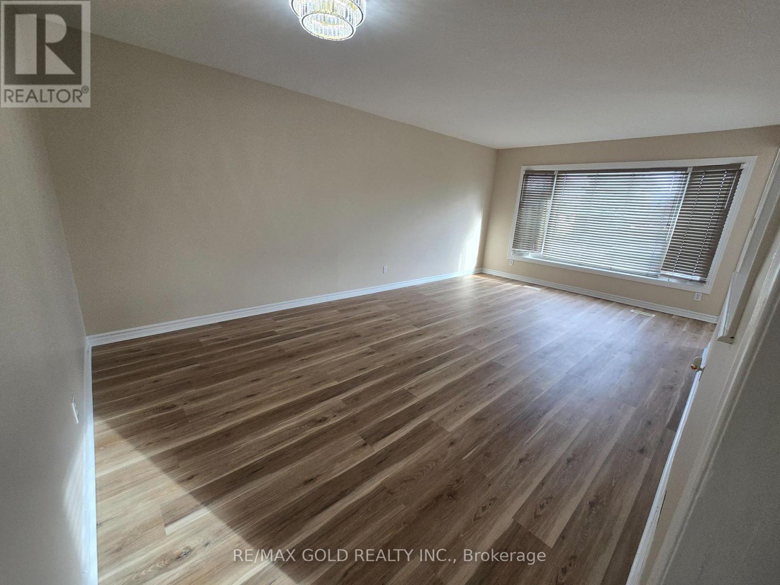 69 Alexandria Crescent, Brampton, Ontario  L6T 1N2 - Photo 5 - W12608496