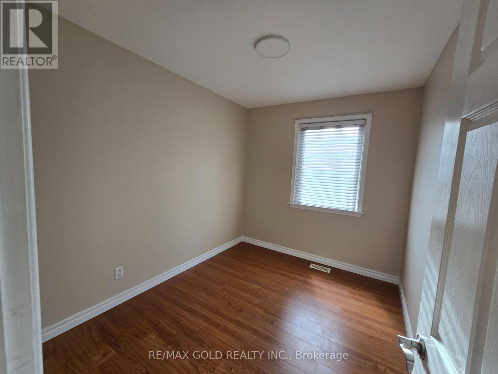 69 Alexandria Crescent, Brampton (Avondale), Ontario  L6T 1N2 - Photo 8 - W12608496