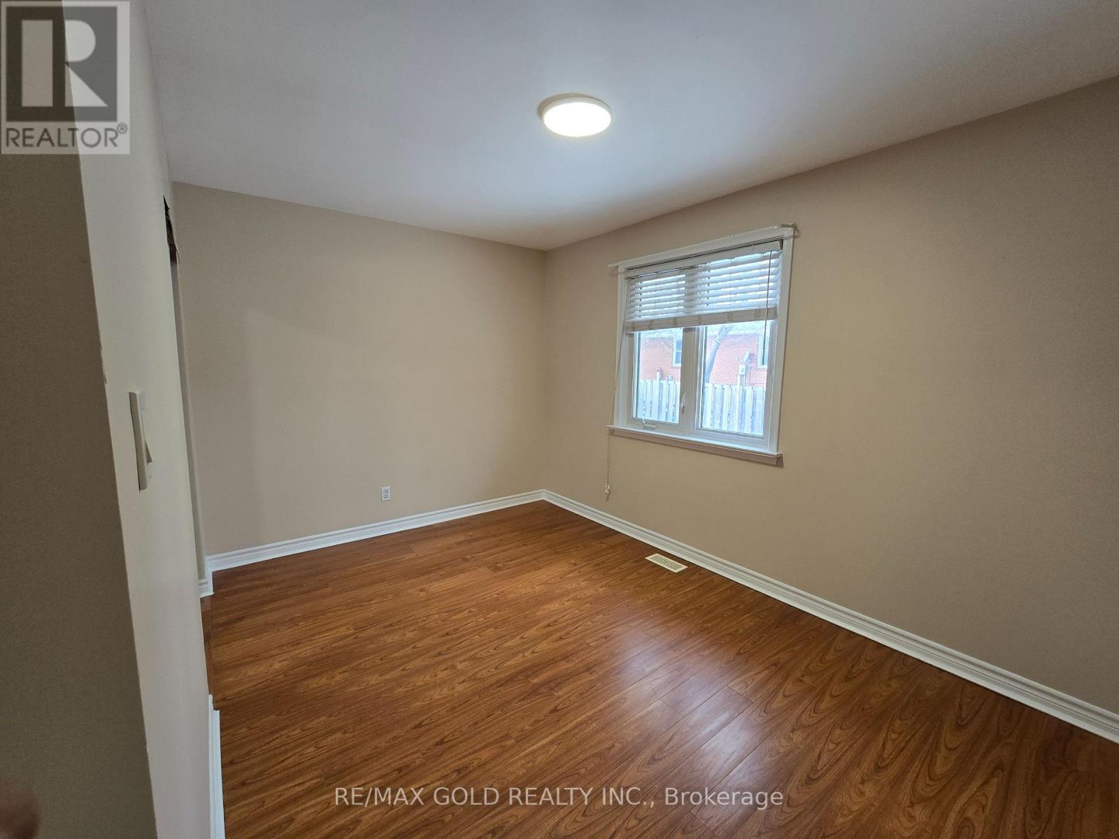 69 Alexandria Crescent, Brampton (Avondale), Ontario  L6T 1N2 - Photo 9 - W12608496