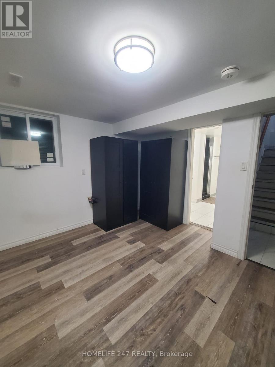 6 Stonecrop Lane, Toronto, Ontario  M9V 3T8 - Photo 4 - W12608504