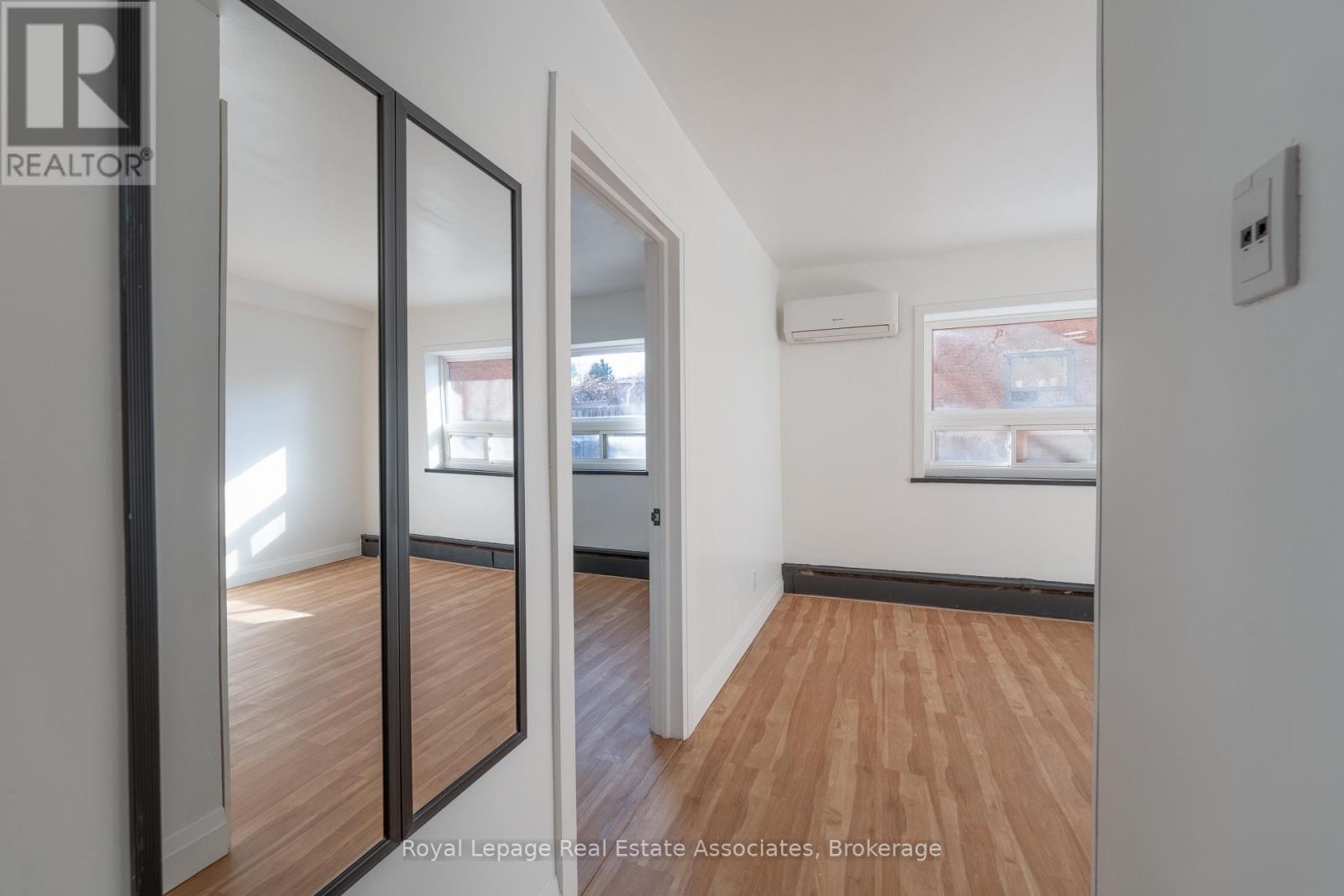 8 - 122 Victoria Avenue N, Hamilton, Ontario  L8L 5E5 - Photo 3 - X12608498