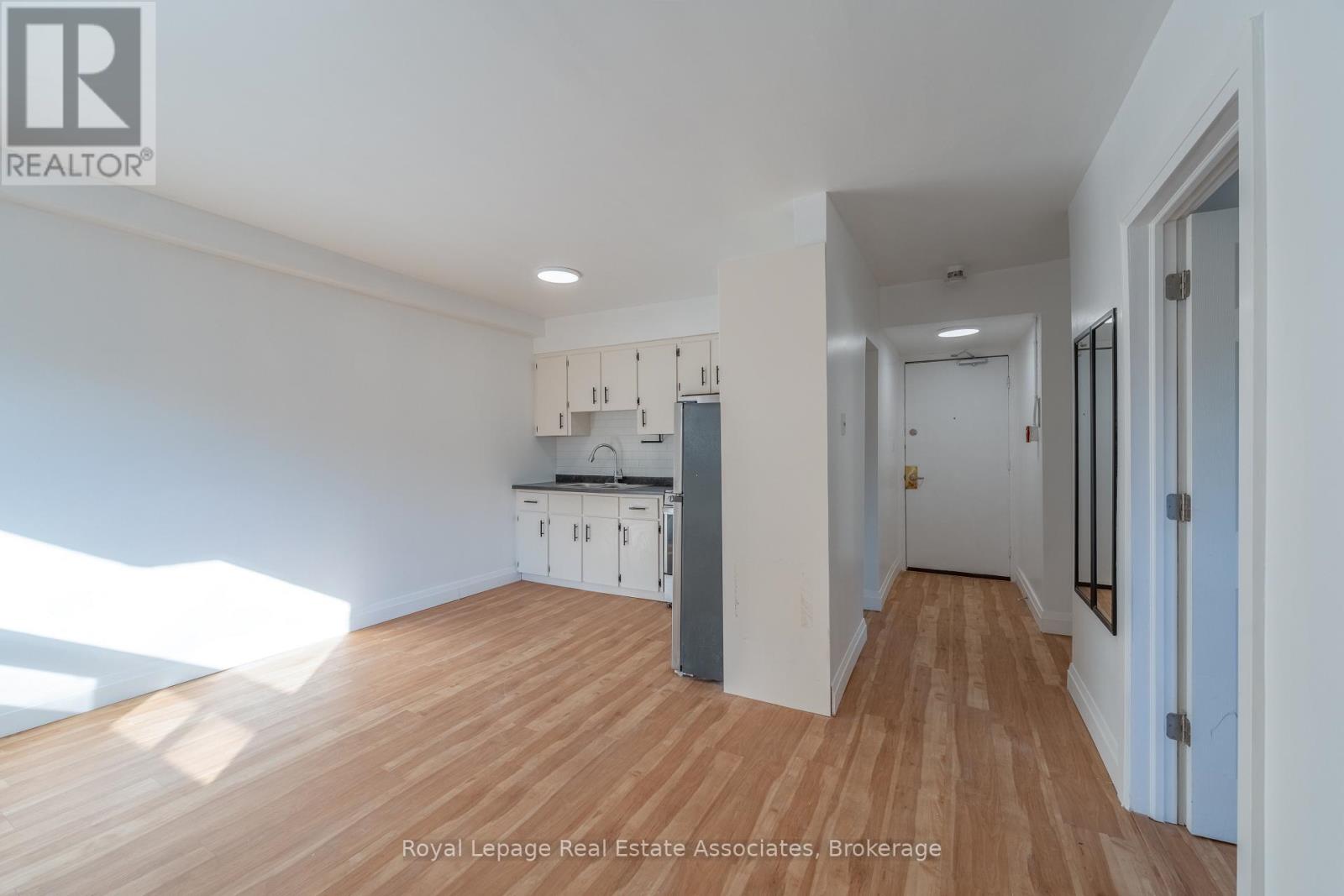 8 - 122 Victoria Avenue N, Hamilton, Ontario  L8L 5E5 - Photo 4 - X12608498