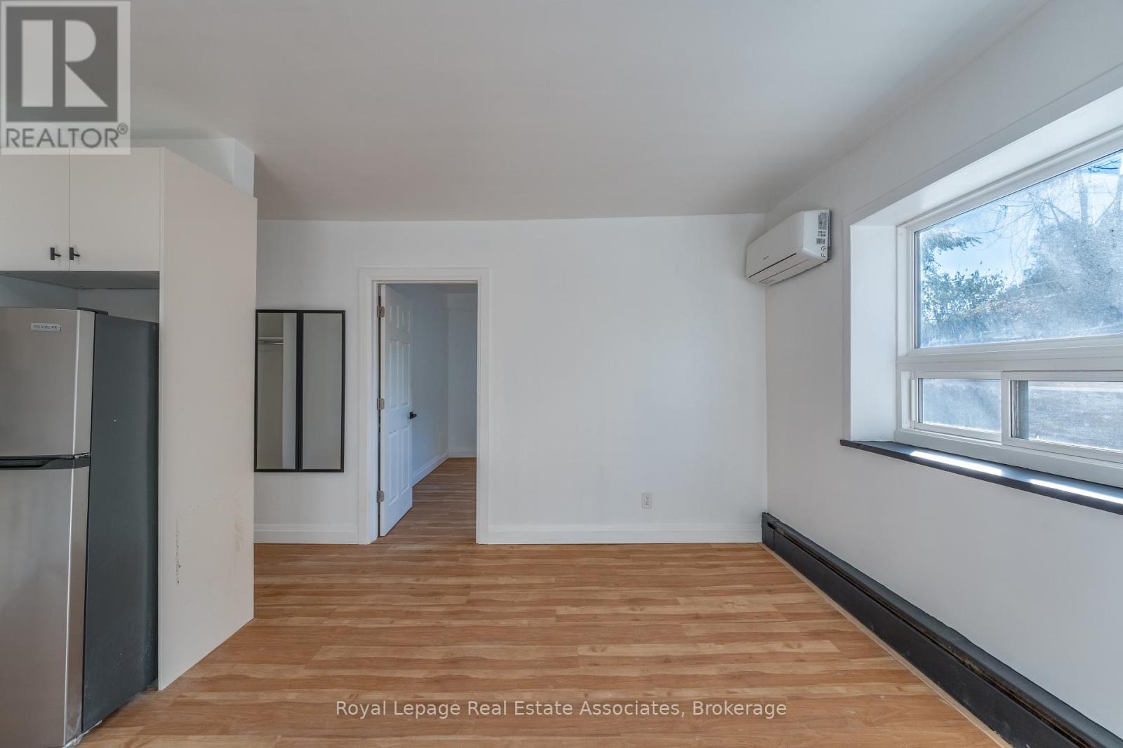 8 - 122 Victoria Avenue N, Hamilton, Ontario  L8L 5E5 - Photo 7 - X12608498