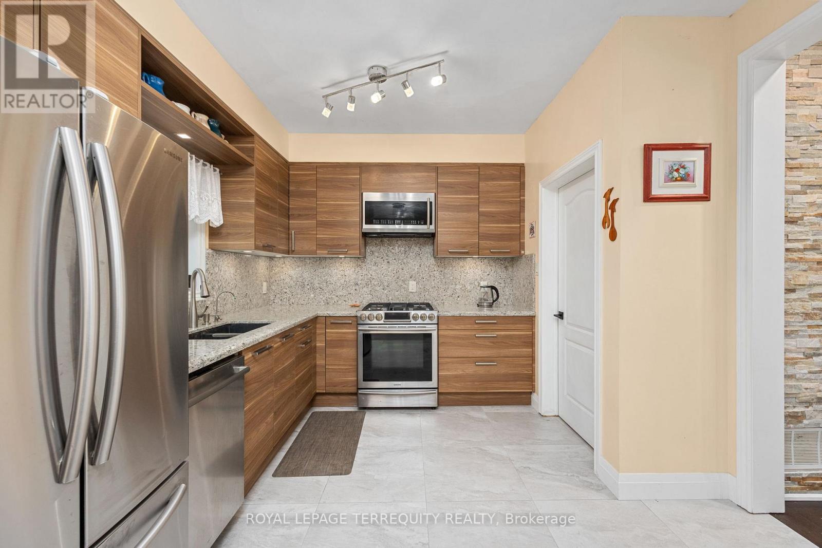 111 English Oak Drive, Richmond Hill, Ontario  L4E 3X4 - Photo 9 - N12462977