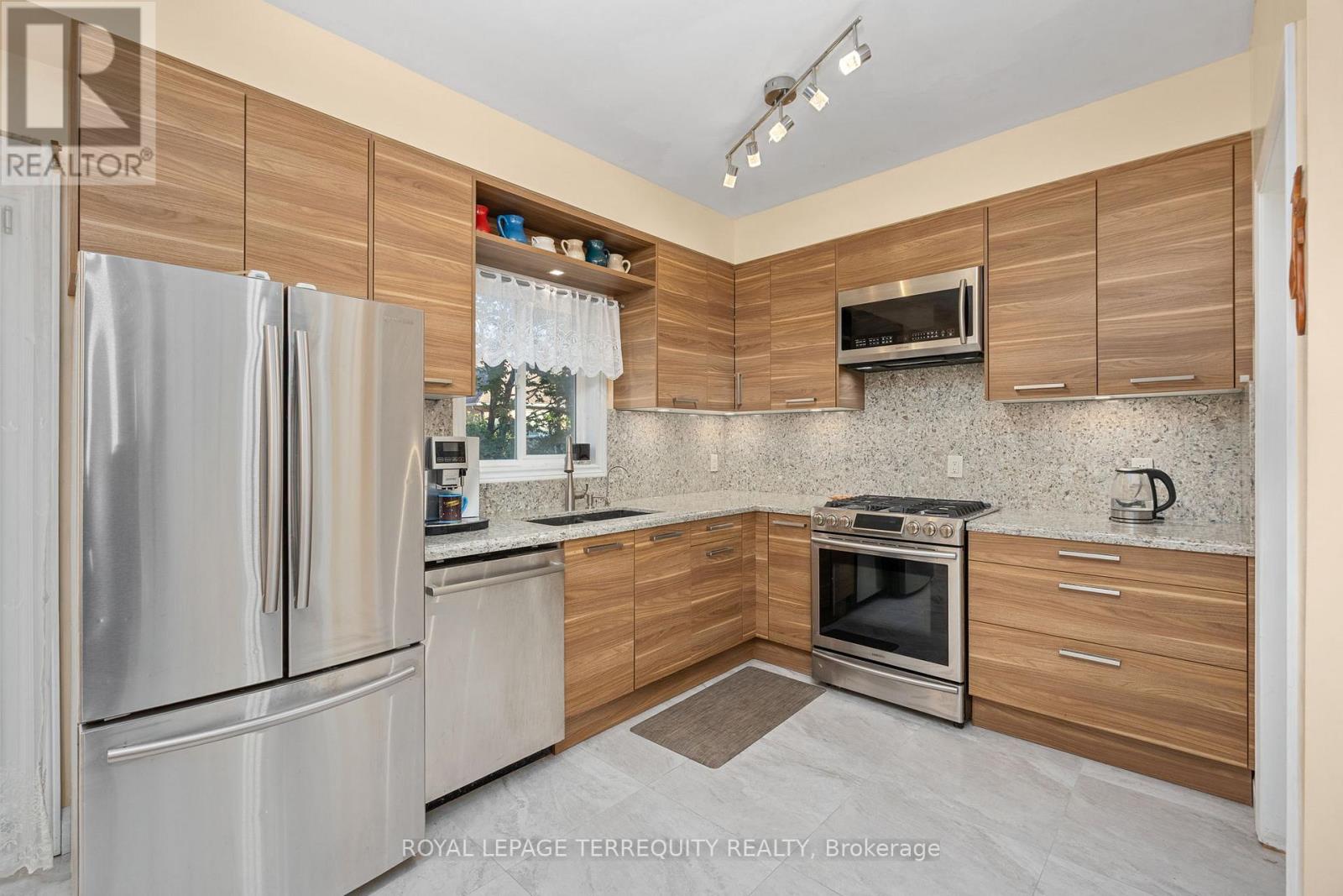 111 English Oak Drive, Richmond Hill, Ontario  L4E 3X4 - Photo 7 - N12462977