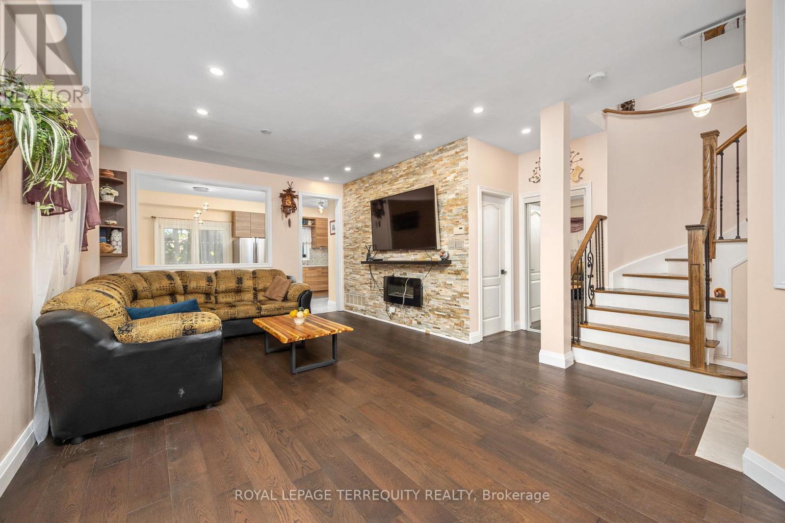 111 English Oak Drive, Richmond Hill, Ontario  L4E 3X4 - Photo 8 - N12462977