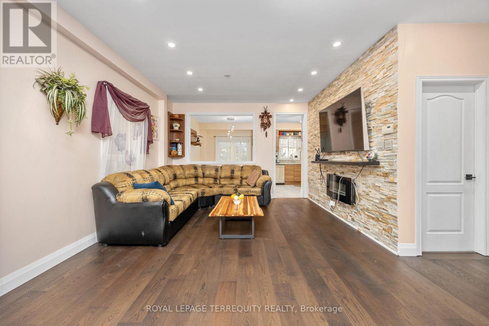 111 English Oak Drive, Richmond Hill, Ontario  L4E 3X4 - Photo 6 - N12462977