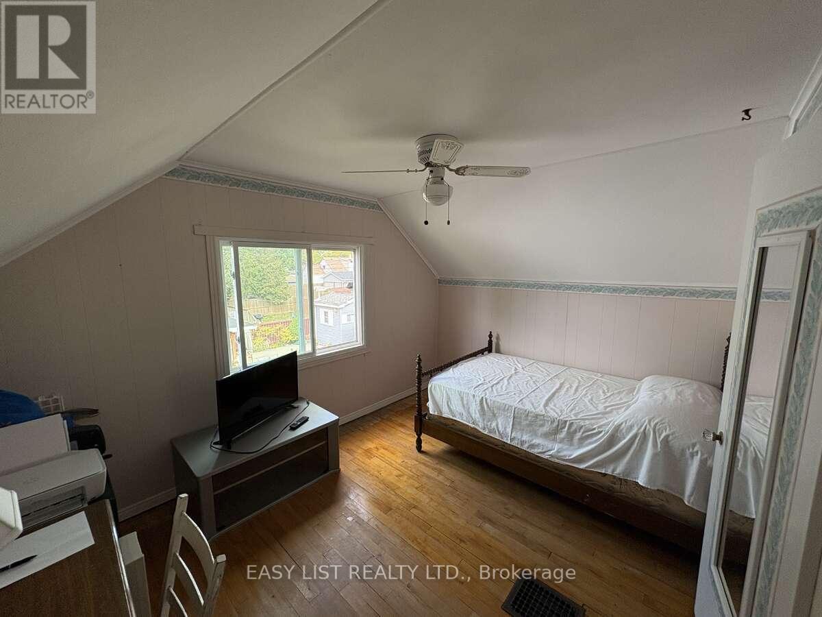 1946 Malta Road, Windsor, Ontario  N8W 4H4 - Photo 5 - X12460452