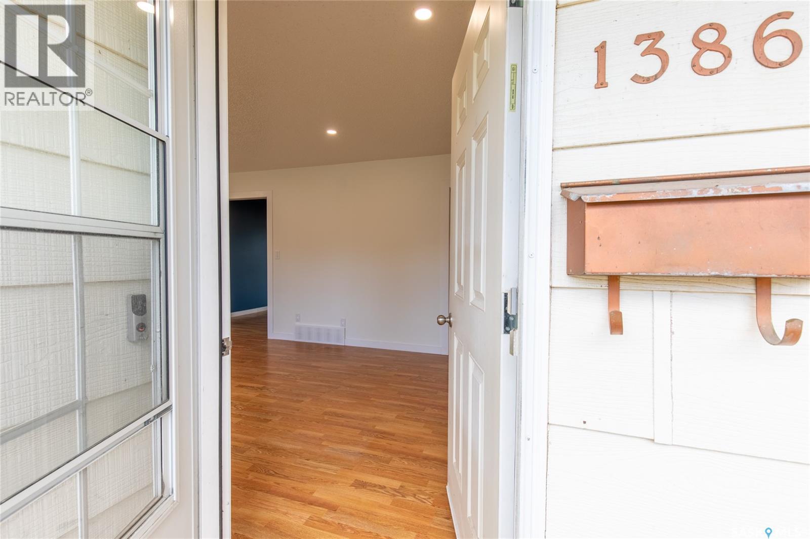 1386 Manitou Crescent, Moose Jaw, Saskatchewan  S6H 7C5 - Photo 4 - SK011487