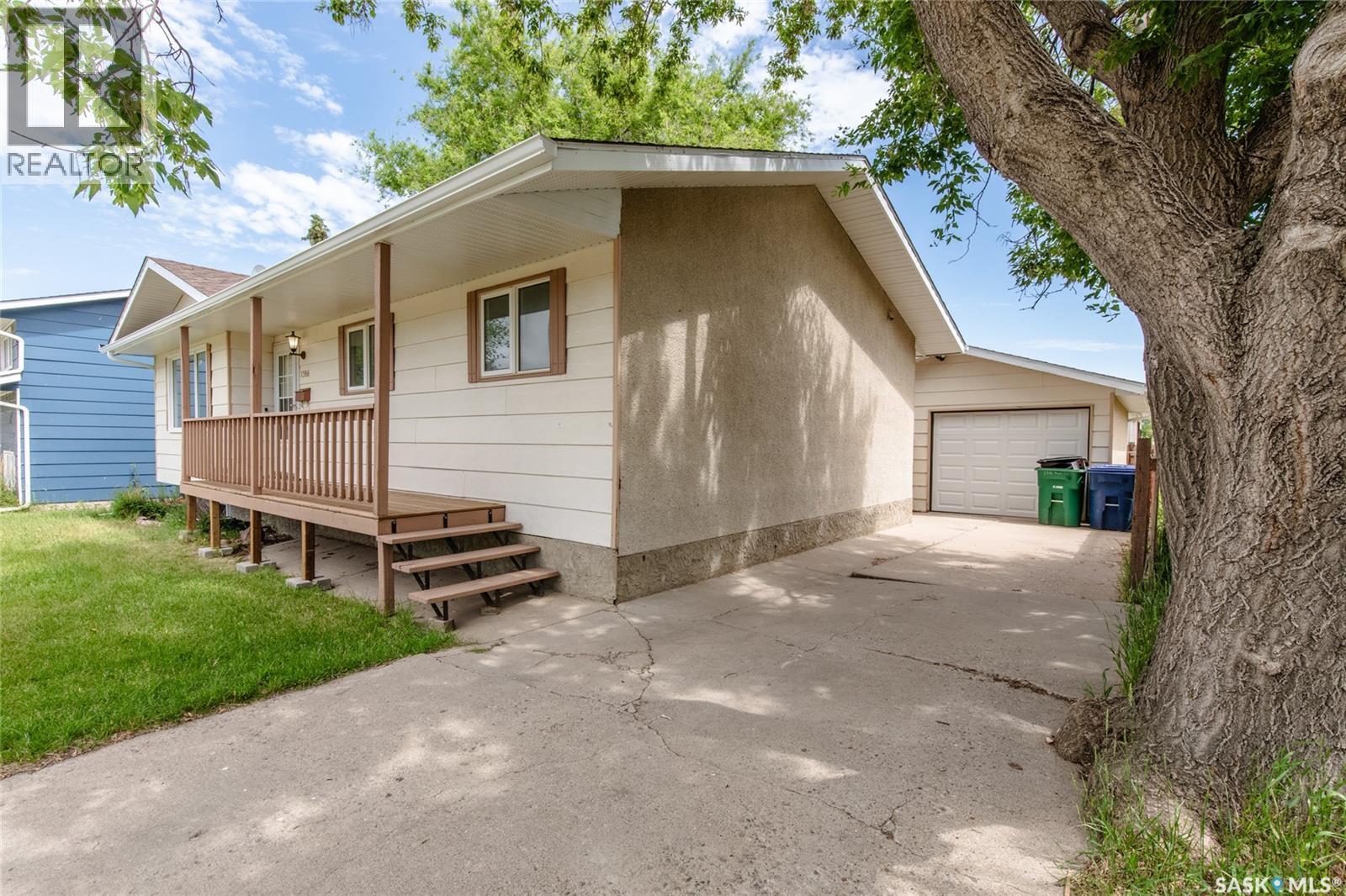 1386 Manitou Crescent, Moose Jaw, Saskatchewan  S6H 7C5 - Photo 2 - SK011487