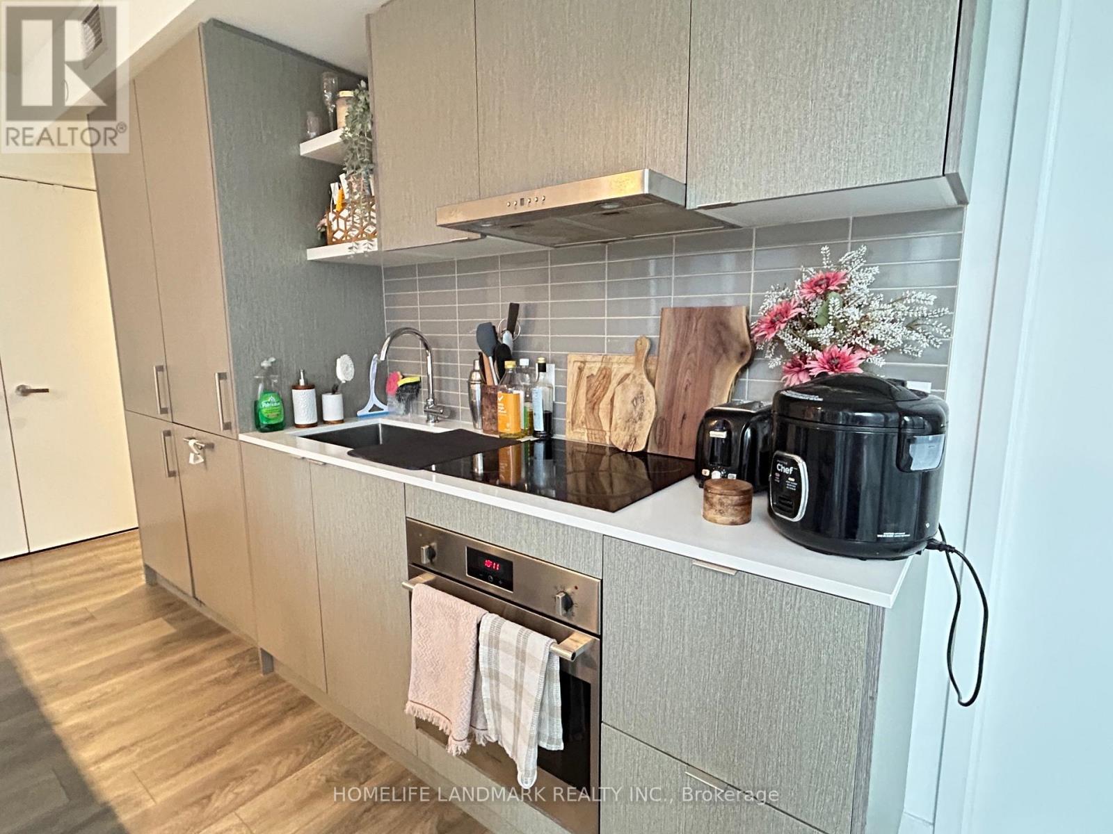 1907 - 100 Harbour Street, Toronto (Waterfront Communities), Ontario  M5J 0B5 - Photo 6 - C12608522