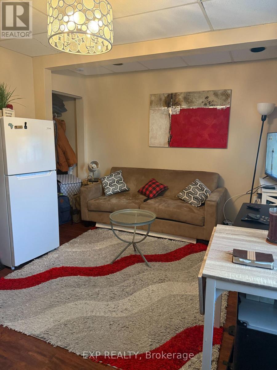 1 - 31 Raymond Street, St. Catharines, Ontario  L2R 2T3 - Photo 6 - X12607564