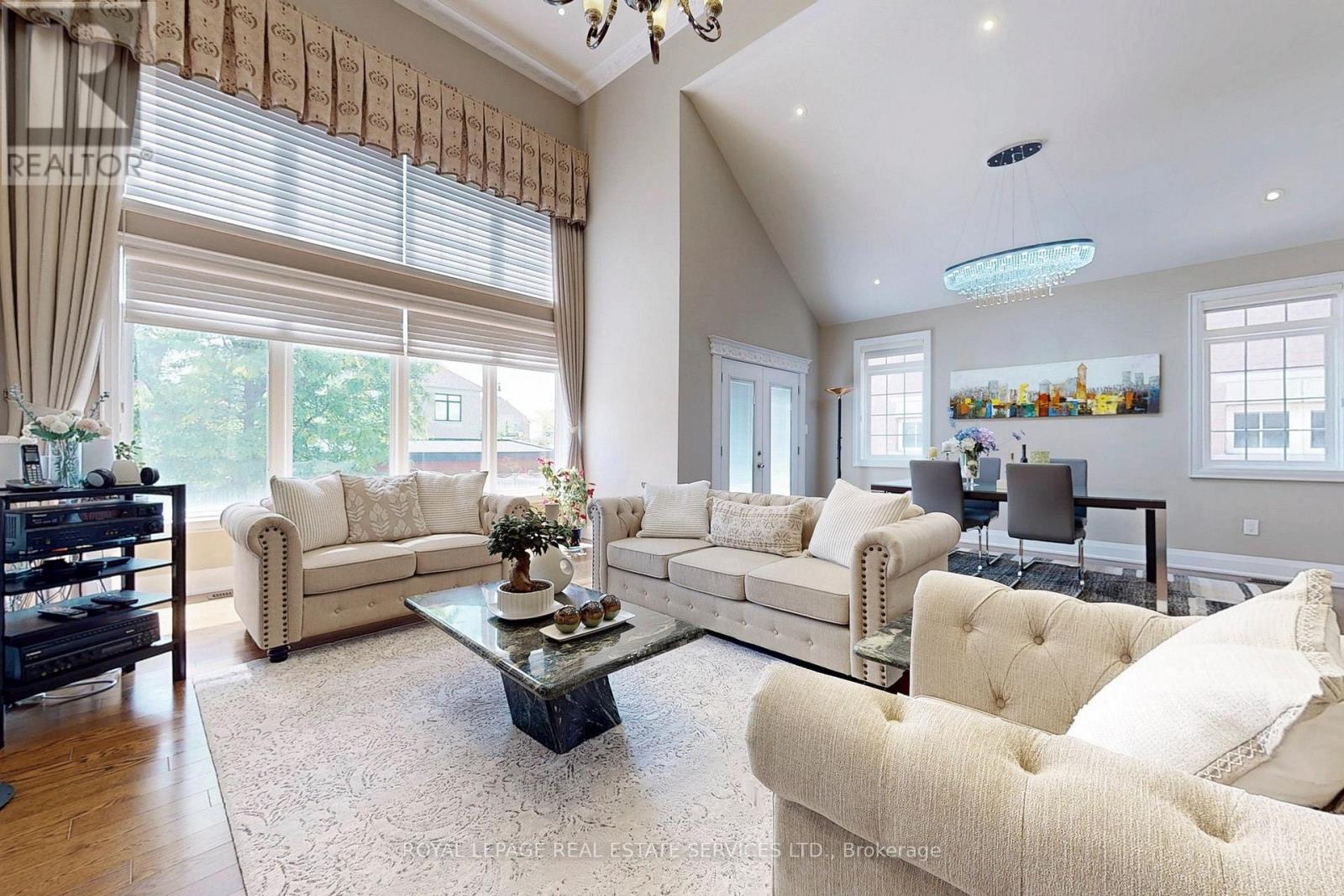 149 Coastline Drive, Brampton, Ontario  L6Y 0L7 - Photo 8 - W12391022