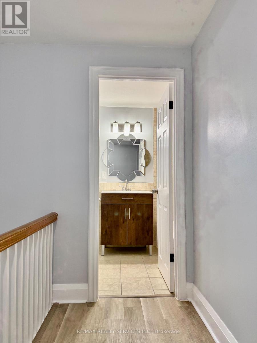 Upper - 145 Brantdale Avenue, Hamilton, Ontario  L9C 1C1 - Photo 11 - X12608546