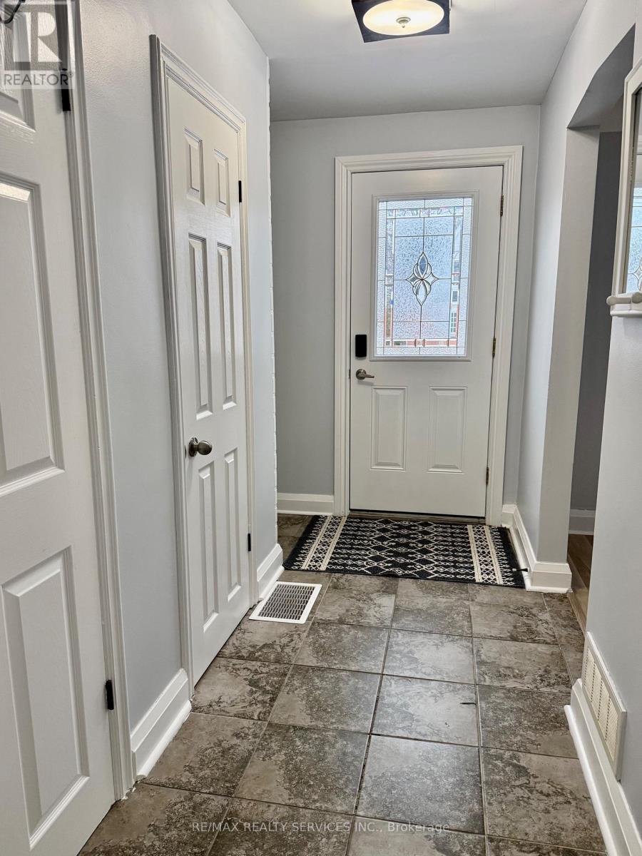 Upper - 145 Brantdale Avenue, Hamilton, Ontario  L9C 1C1 - Photo 2 - X12608546