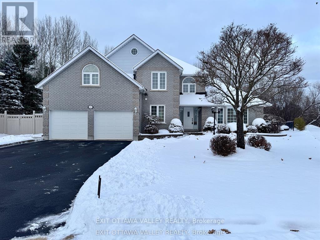 127 Owens Street, Pembroke, Ontario  K8A 8K1 - Photo 2 - X12608568