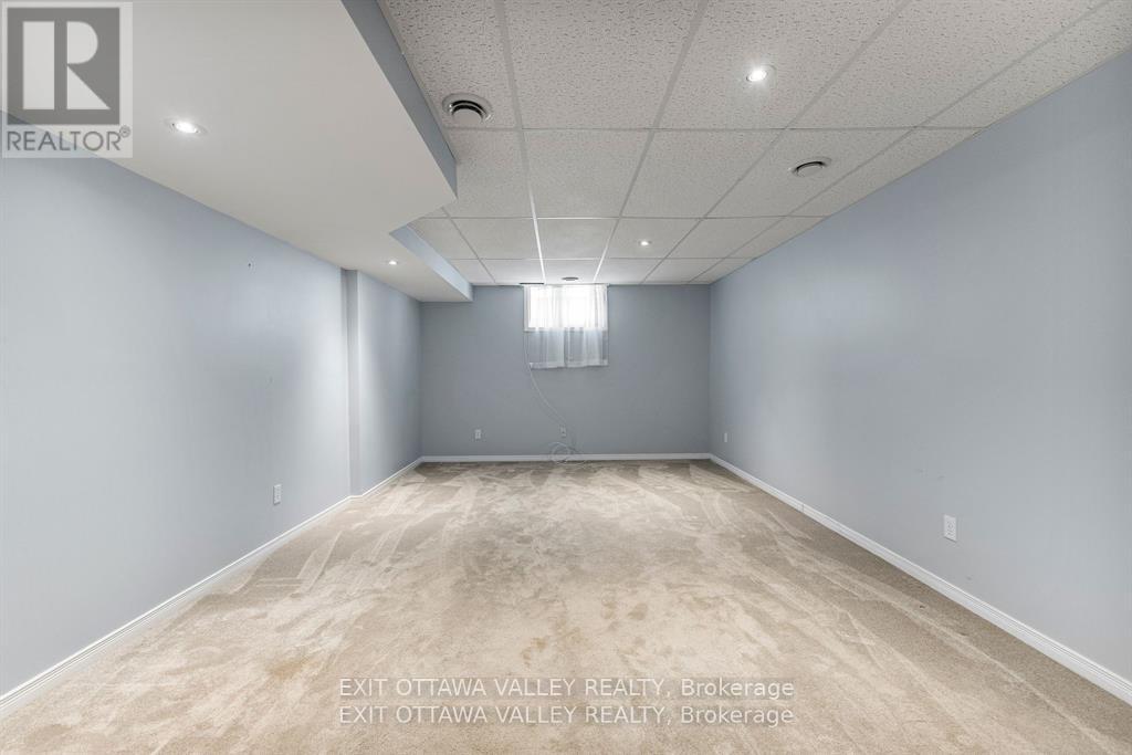 127 Owens Street, Pembroke, Ontario  K8A 8K1 - Photo 23 - X12608568