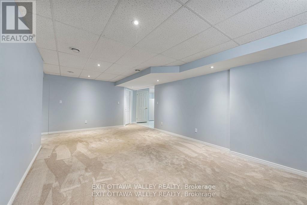 127 Owens Street, Pembroke, Ontario  K8A 8K1 - Photo 25 - X12608568