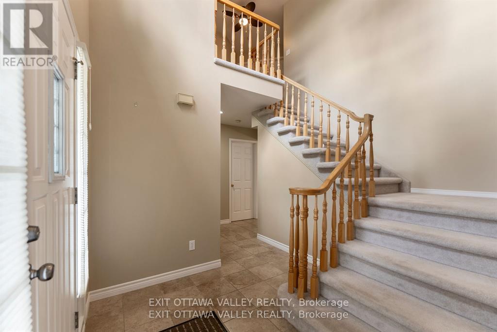 127 Owens Street, Pembroke, Ontario  K8A 8K1 - Photo 4 - X12608568