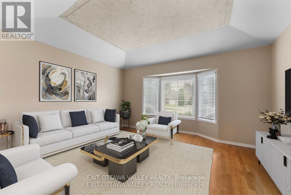 127 Owens Street, Pembroke, Ontario  K8A 8K1 - Photo 5 - X12608568