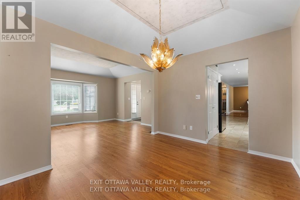 127 Owens Street, Pembroke, Ontario  K8A 8K1 - Photo 7 - X12608568