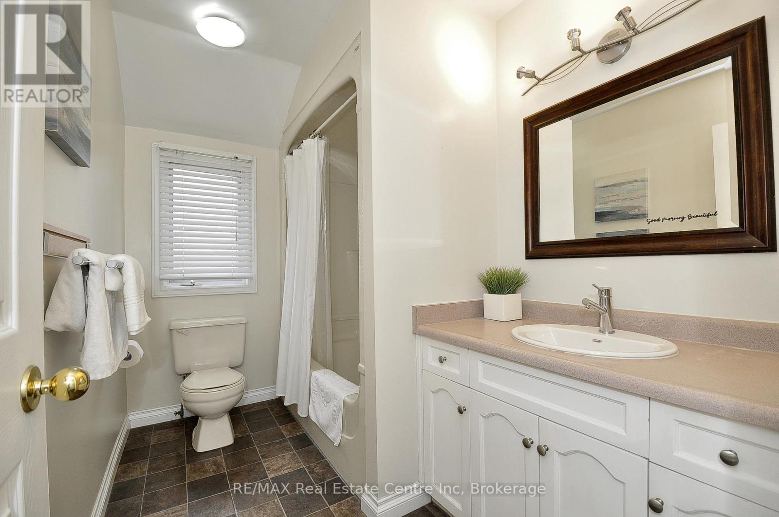 427 Bankside Crescent, Kitchener, Ontario N2N 3E5 - Photo 21 - X12563538