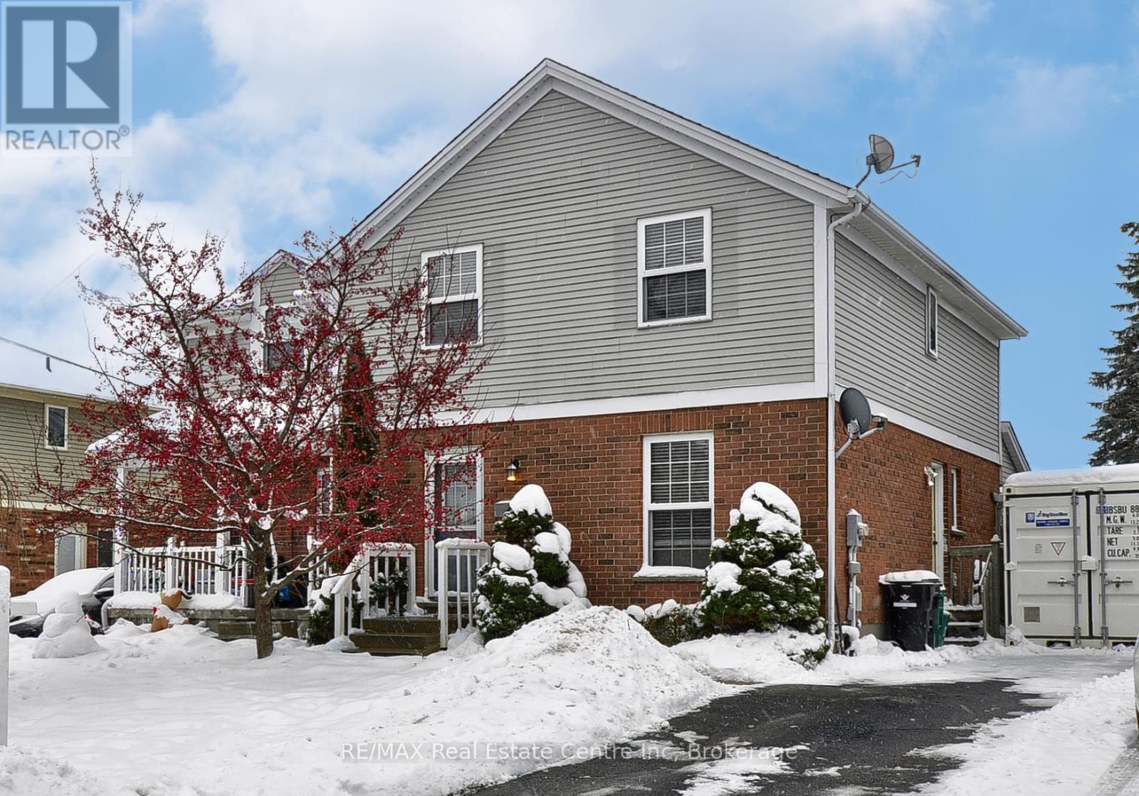 427 Bankside Crescent, Kitchener, Ontario N2N 3E5 - Photo 2 - X12563538