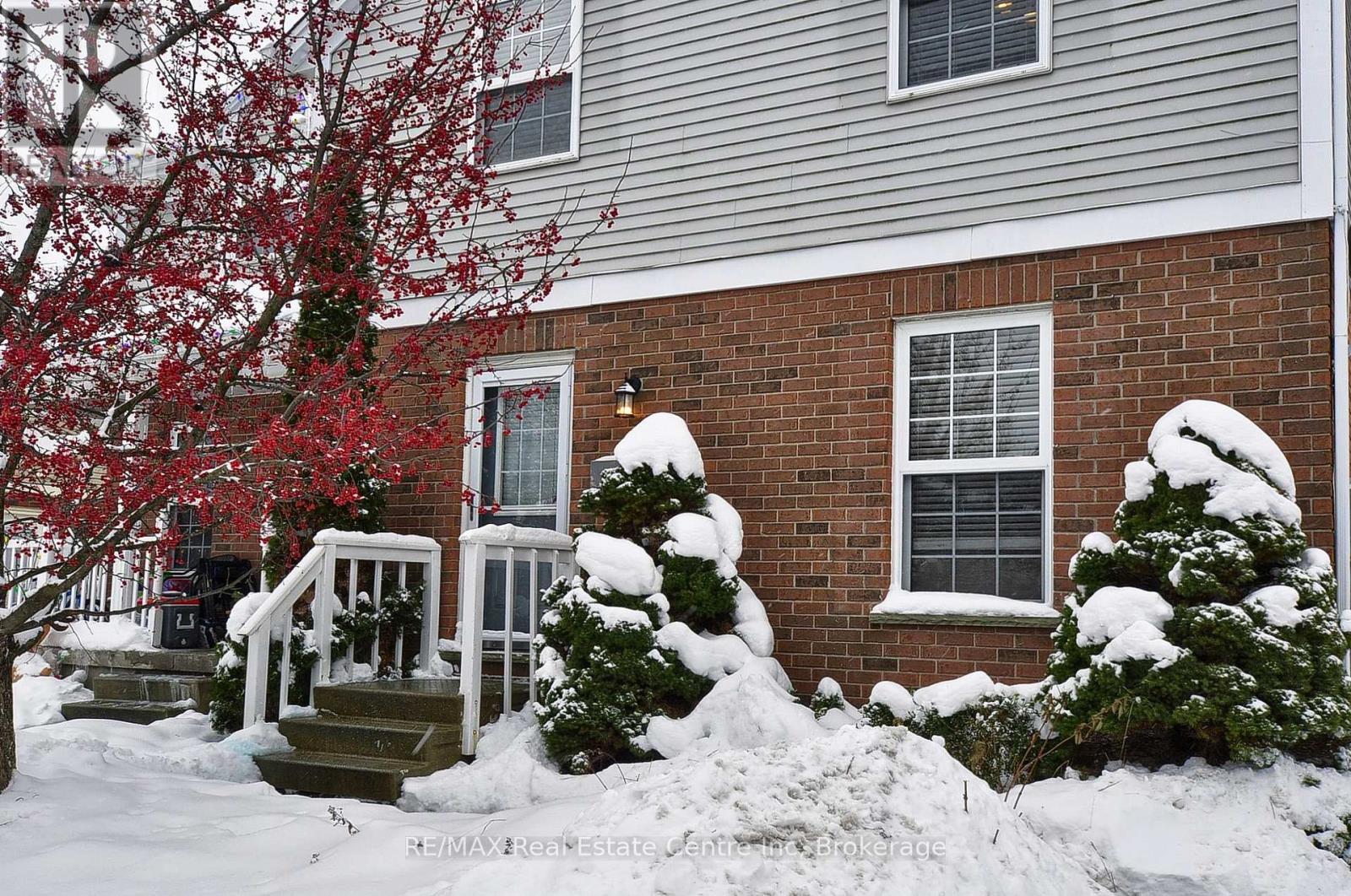 427 Bankside Crescent, Kitchener, Ontario N2N 3E5 - Photo 3 - X12563538