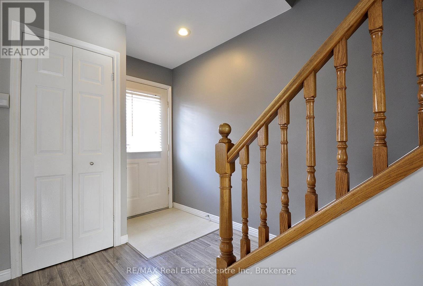 427 Bankside Crescent, Kitchener, Ontario N2N 3E5 - Photo 4 - X12563538