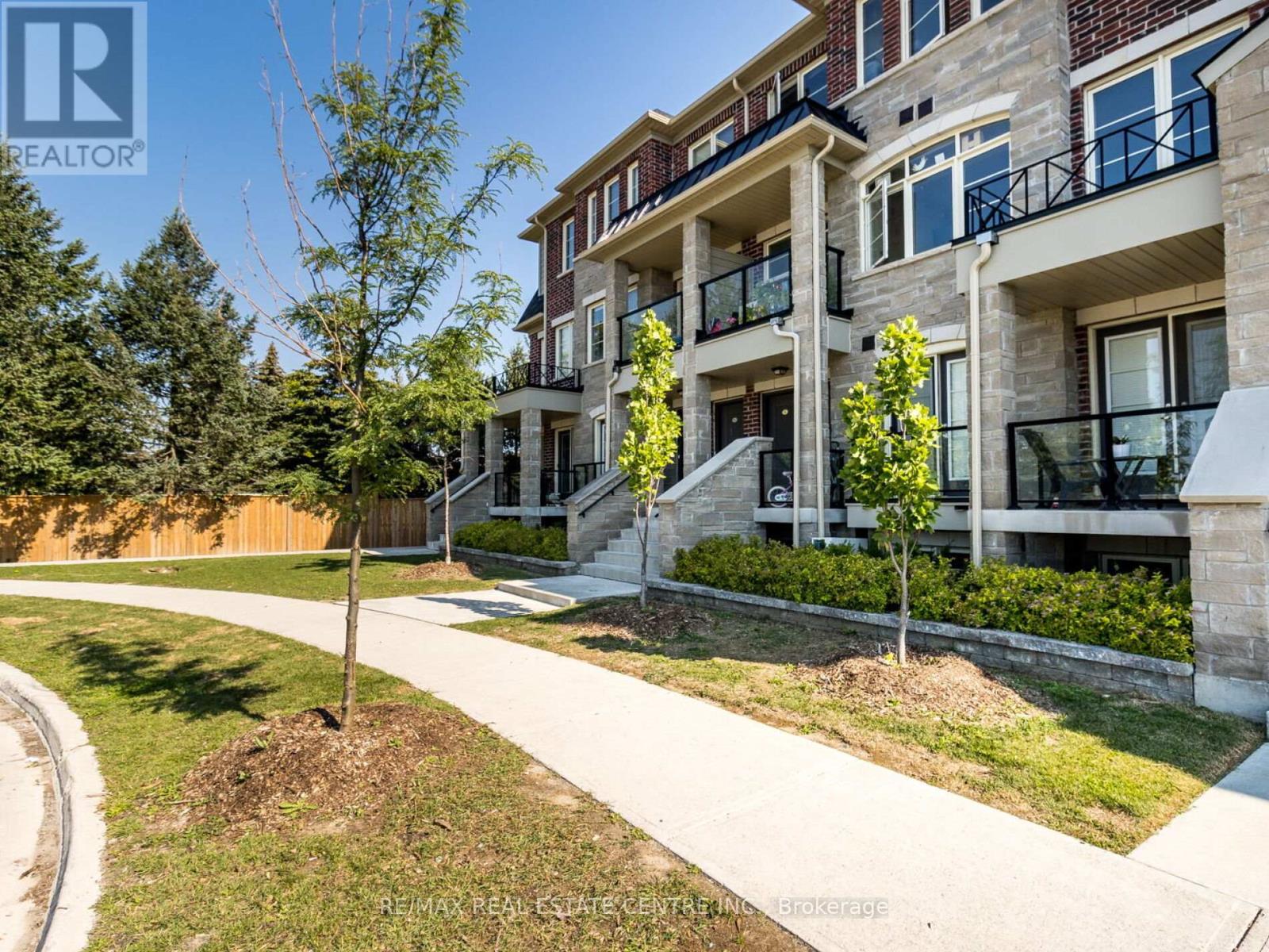 09 - 200 Veterans Drive, Brampton, Ontario  L7A 4S6 - Photo 2 - W12608570