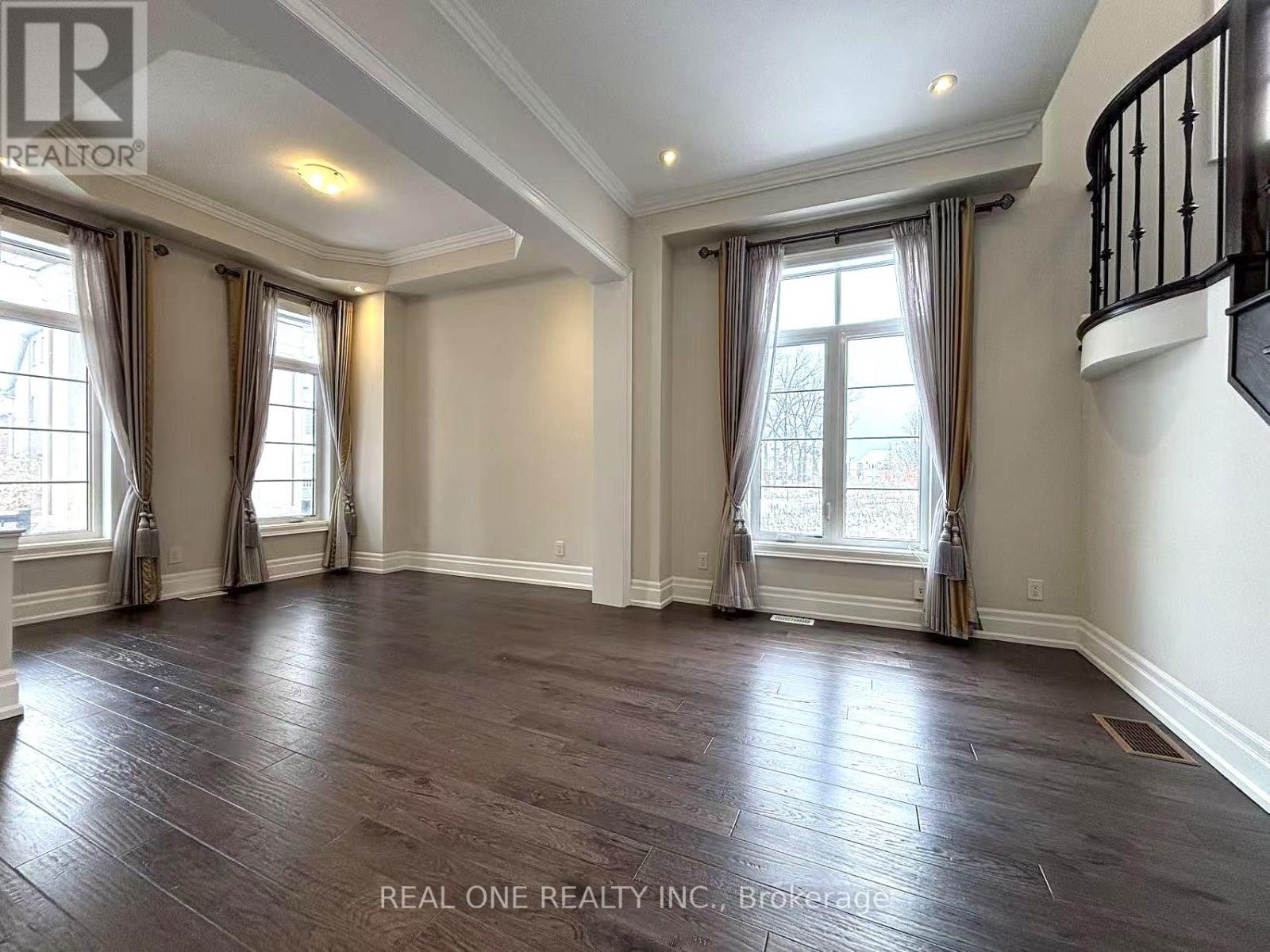 18 Yuan Drive, Richmond Hill, Ontario L4E 1E3 - Photo 3 - N12487042