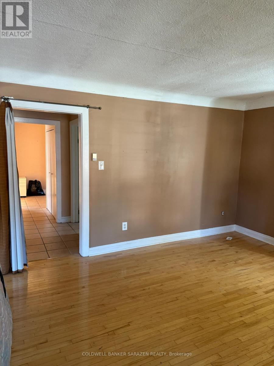 320 Westhill Avenue, Ottawa, Ontario K1Z 7H6 - Photo 3 - X12608550