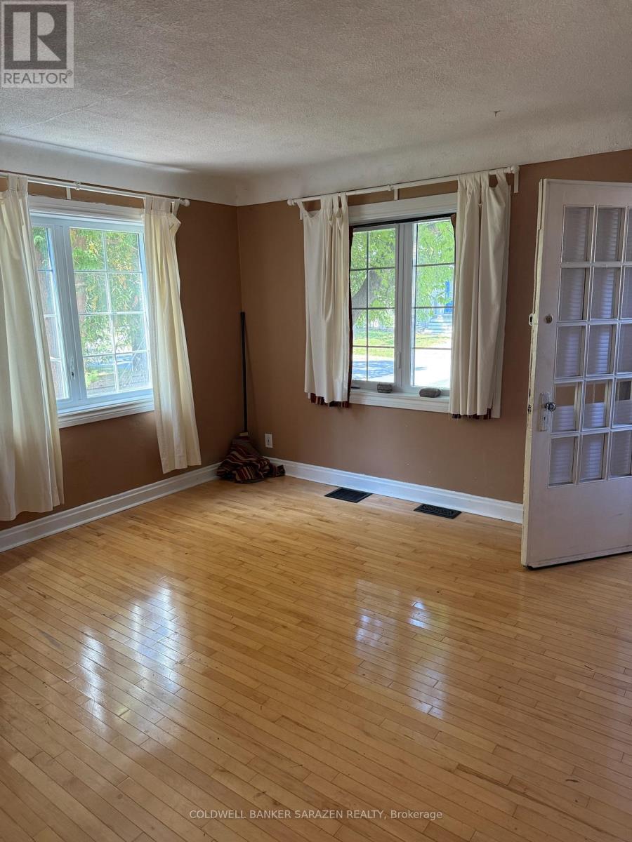 320 Westhill Avenue, Ottawa, Ontario K1Z 7H6 - Photo 4 - X12608550