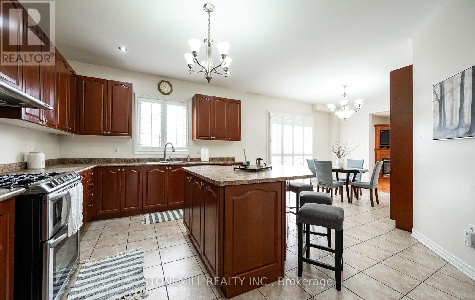 135 Earlsbridge Boulevard, Brampton, Ontario  L7A 3T7 - Photo 17 - W12573792