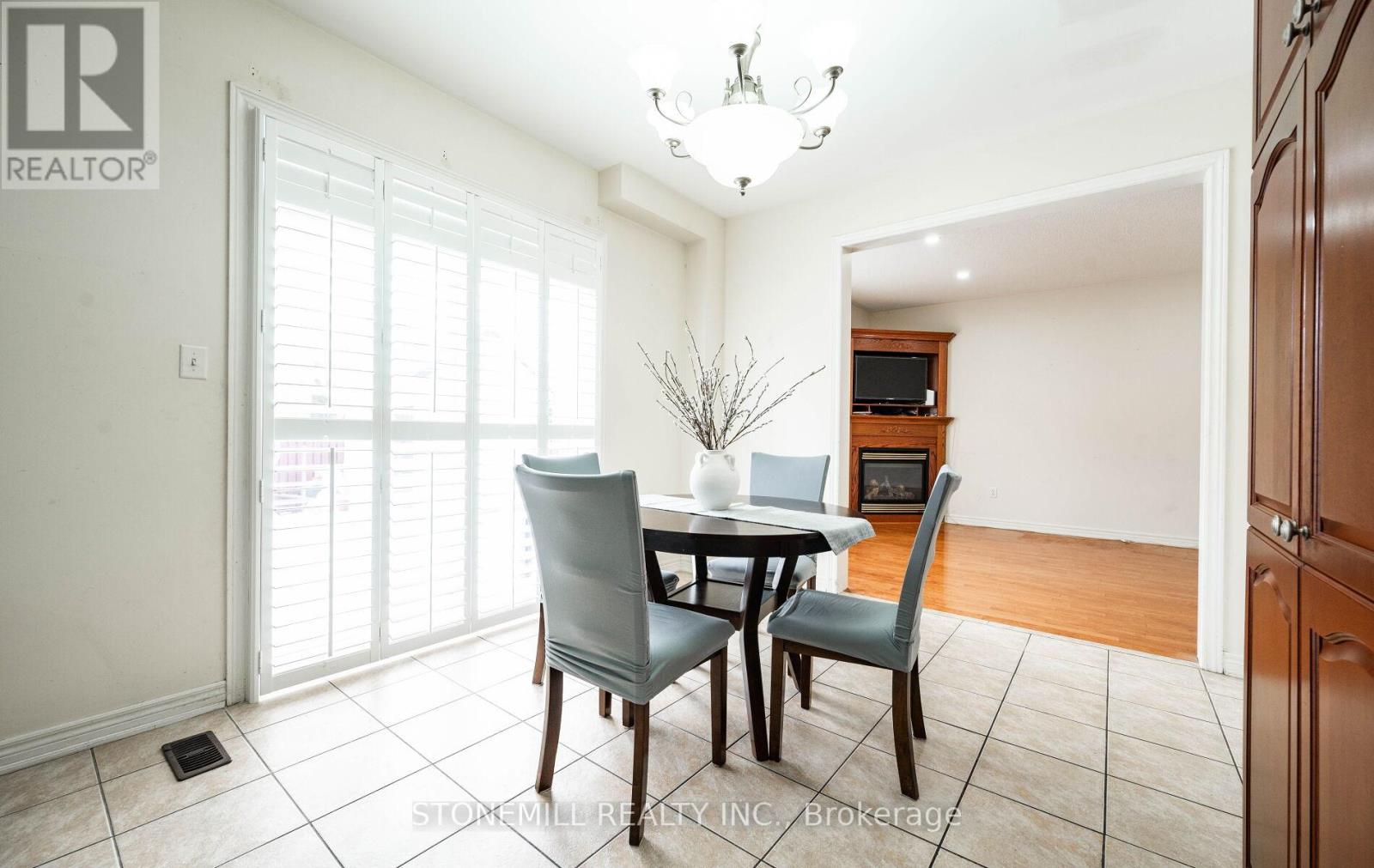 135 Earlsbridge Boulevard, Brampton, Ontario  L7A 3T7 - Photo 13 - W12573792